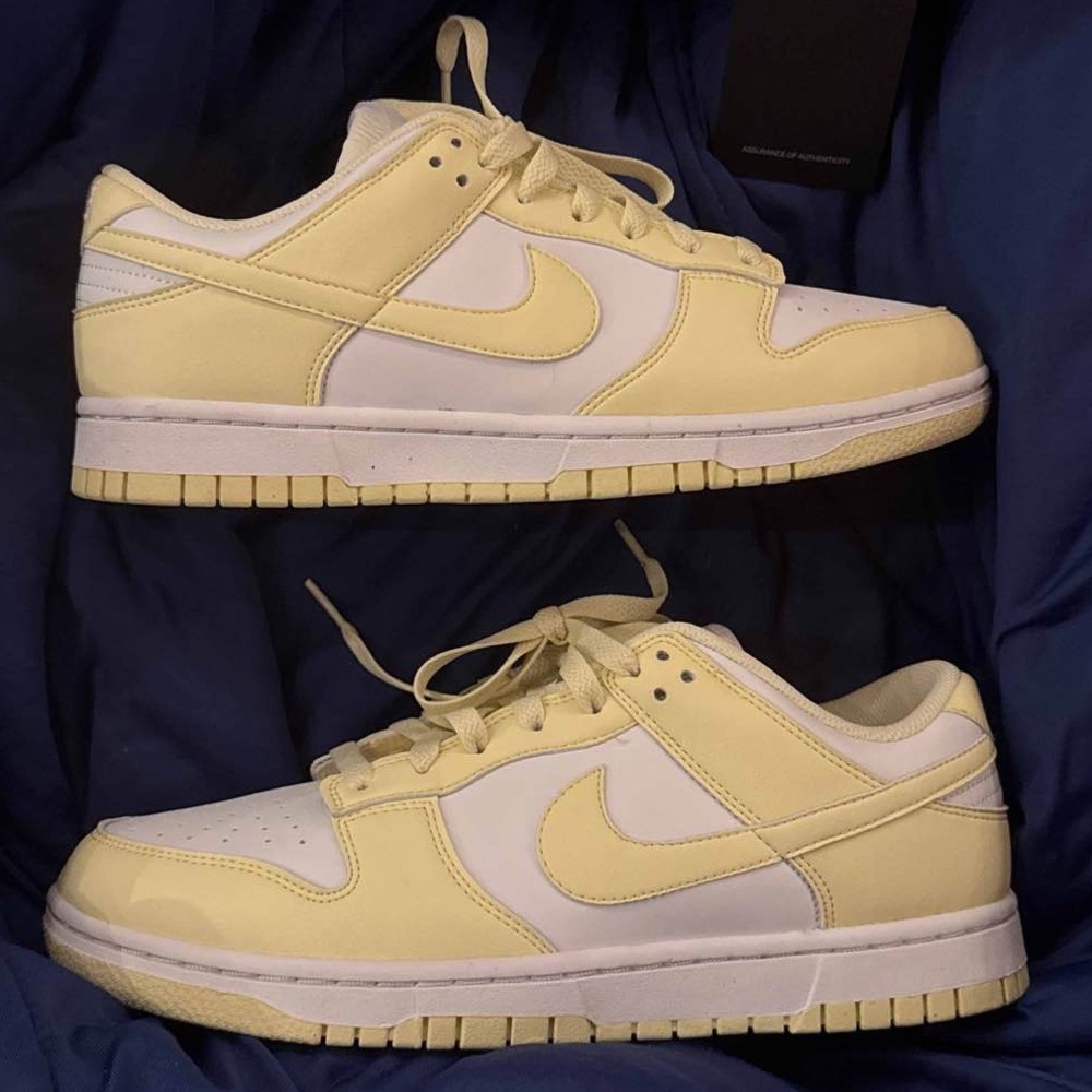 BRAND NEW WOMENS 10 NIKE SNEAKERS